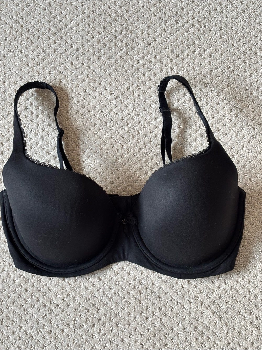 VICTORIA’S SECRET Black Scalloped Edges Bra 34DD